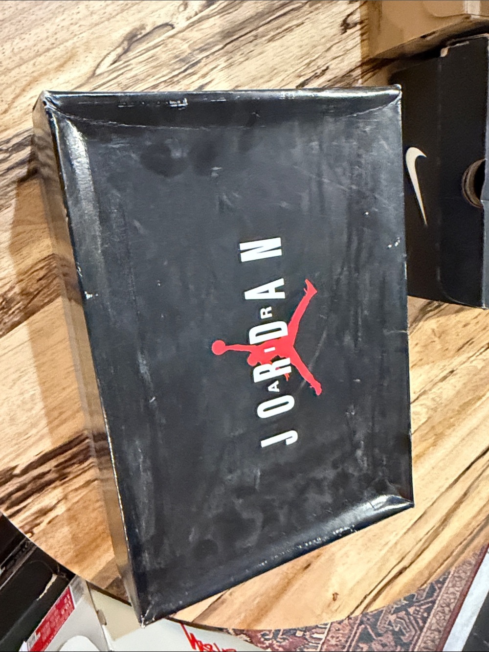 Men’s Jordan 11 Retro platinum tint / University red - Picture 12 of 13